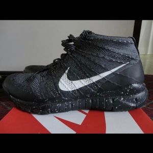 Nike flyknit chukka size 10